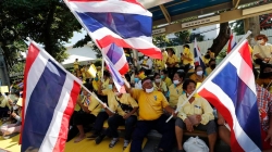 Thai royalists call for no changes to constitution